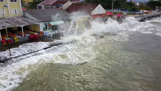 Alerta da Marinha prevê ressaca com ondas com mais de 2 metros na Bahia