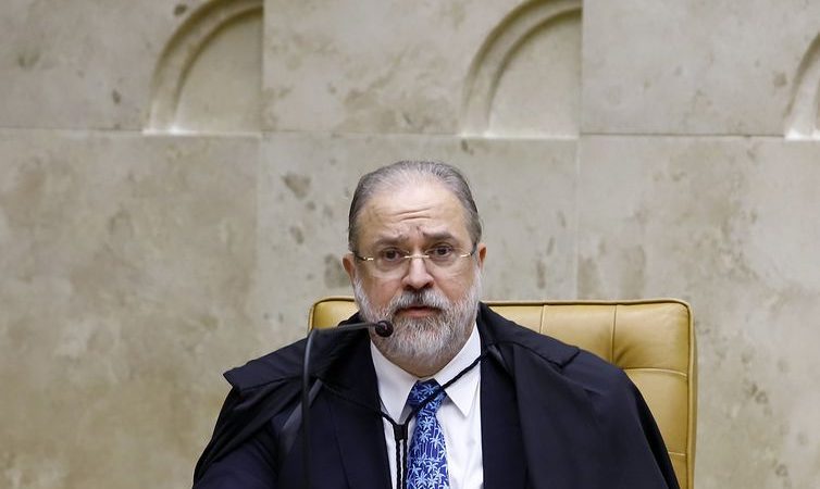 Alexandre de Moraes arquiva pedido de investigação contra procurador-geral da República