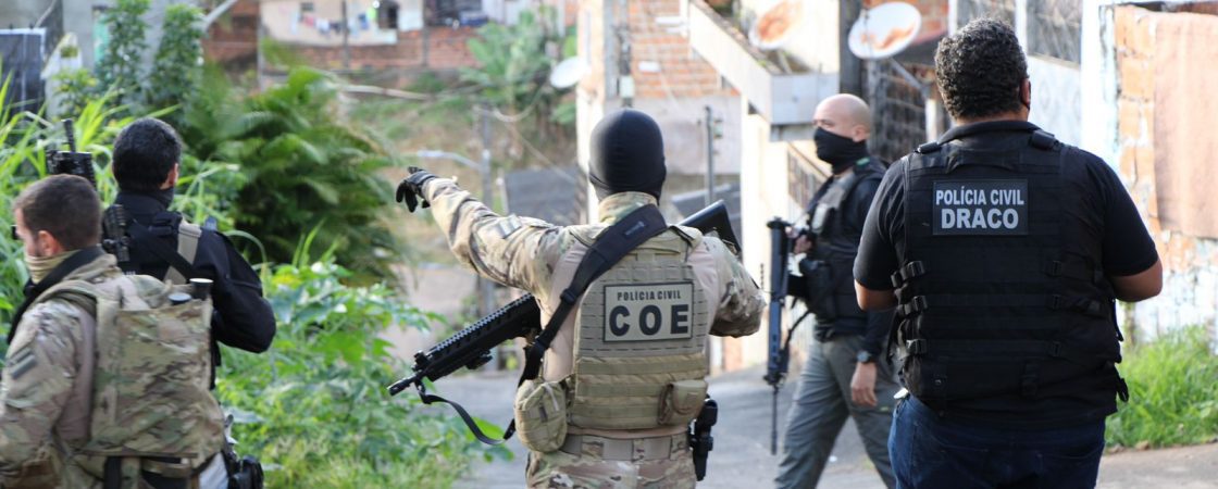 Após dias de terror na Valéria, polícia cumpre mandados contra grupos criminosos