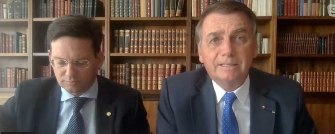 Bolsonaro diz que Barroso apavorou os deputados, e o voto impresso será derrotado