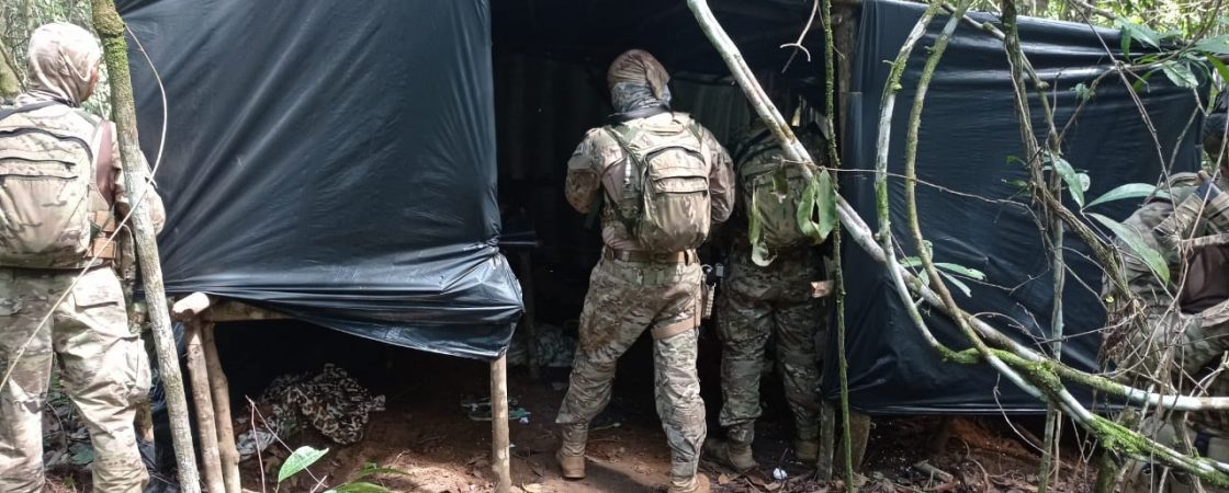 PM descobre acampamento de criminosos na Valéria, em Salvador