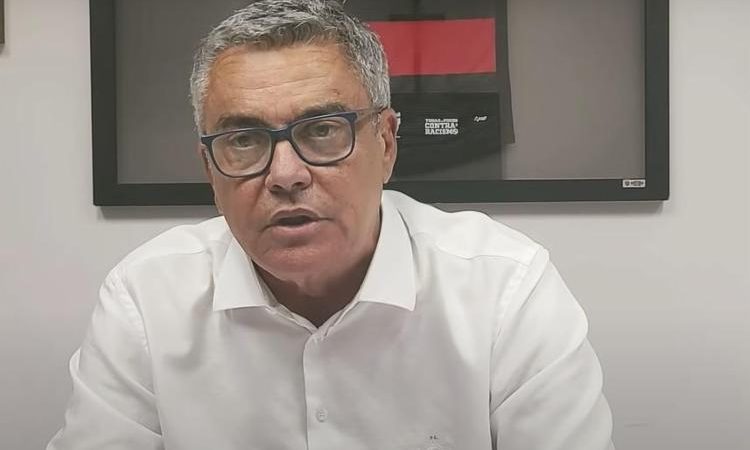 Desesperado com sua queda, Paulo Carneiro chama Vitória de “time pequeno”