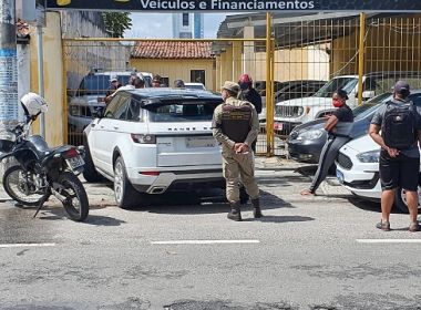 Empresário é assassinado dentro de loja de carros em Feira de Santana