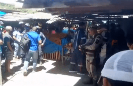 Mulher é assassinada a tiros no meio de feira livre na Bahia