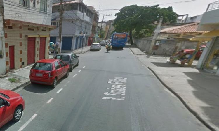 Homens assaltam panificadora em Simões Filho e fogem de bicicleta
