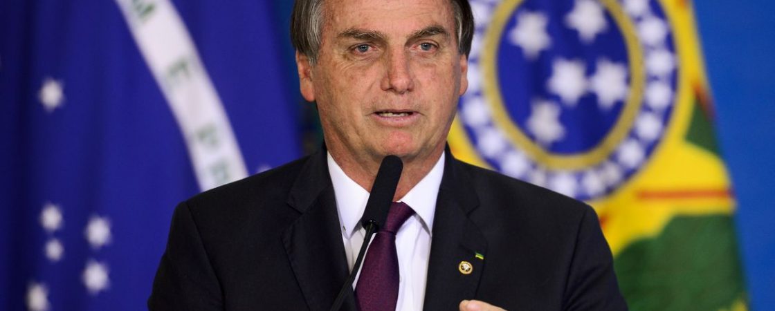 TSE apresenta notícia-crime contra Bolsonaro por vazar informações sigilosas da Polícia Federal