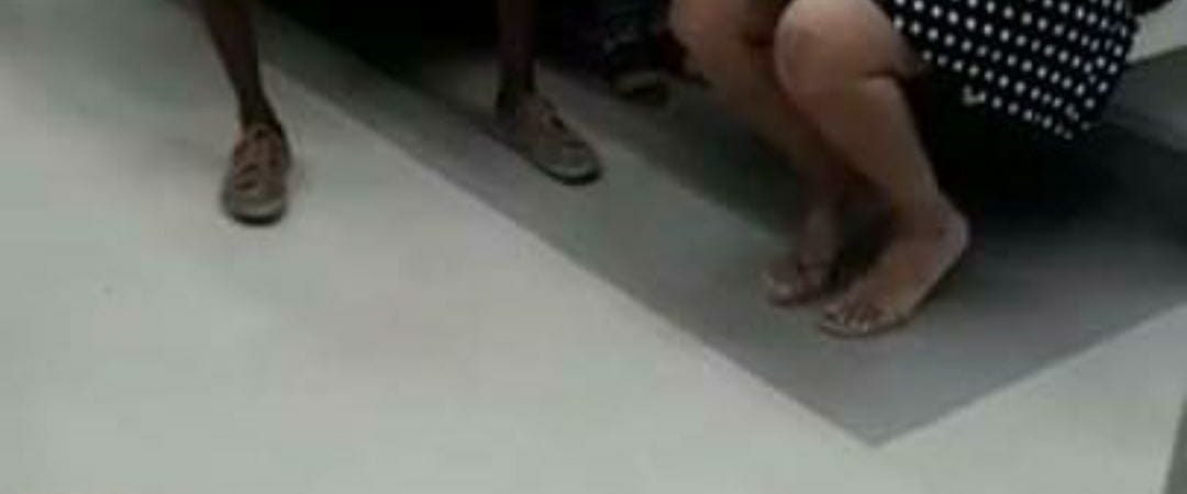 Usuários do metrô de Salvador acusam homem de se masturbar em trem
