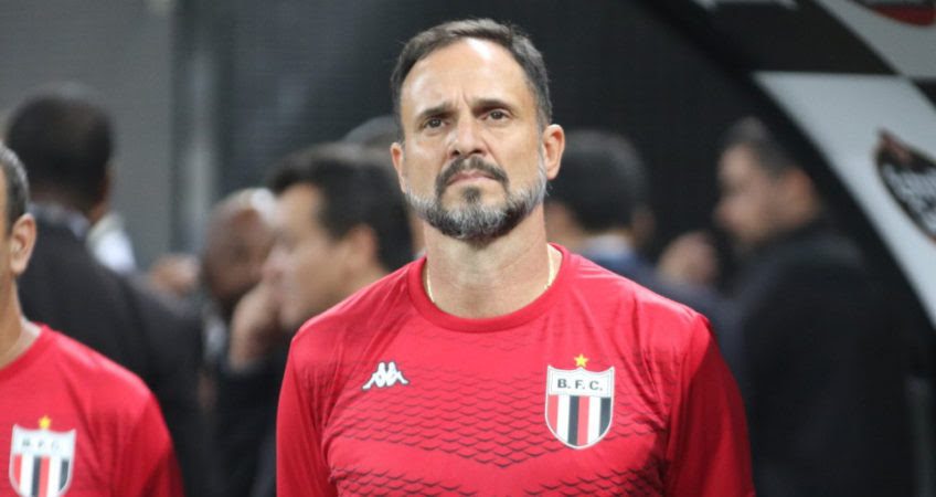 Wagner Lopes é o novo técnico do Vitória