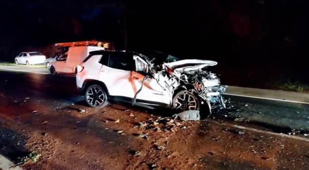 Grave acidente entre caminhão e três carros deixa quatro mortos em rodovia estadual