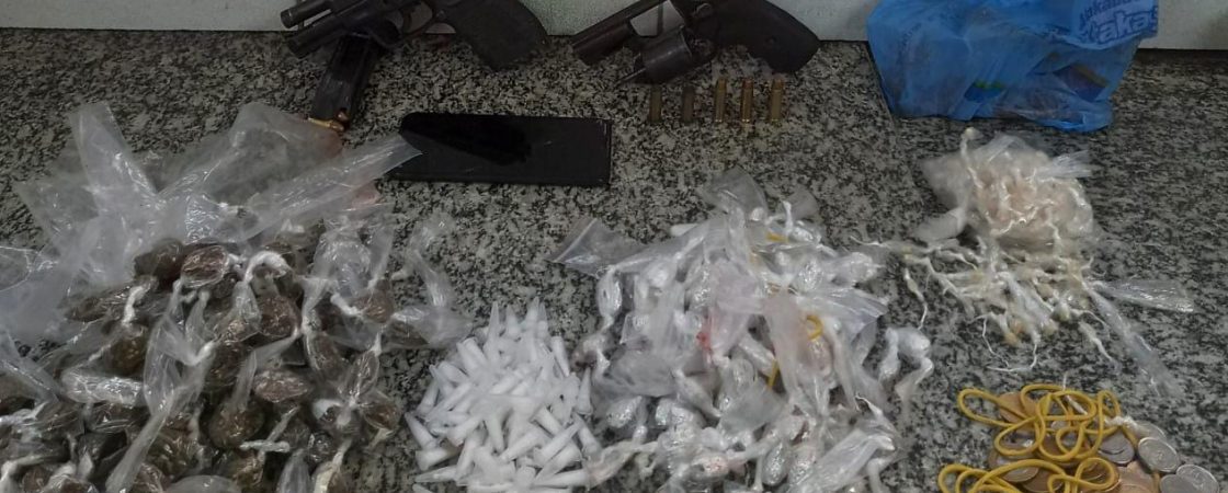 Após troca de tiros com 15 homens, policiais militares prendem três suspeitos de tráfico de drogas em Salvador