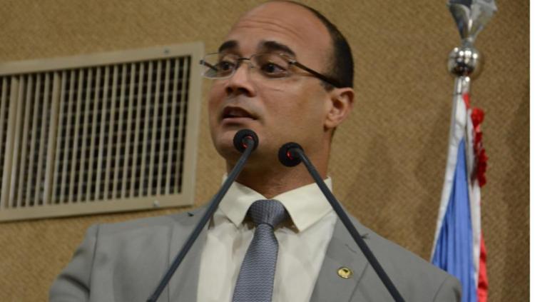 Assembleia Legislativa da Bahia aprova suspensão de mandato de deputado bolsonarista