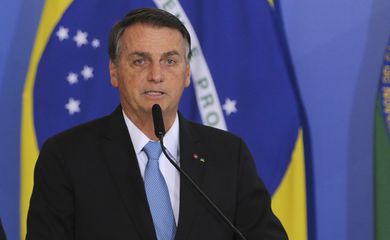 Bolsonaro publica “nota à nação” e recua o tom de discurso golpista