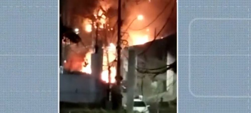 Incêndio em lixão se alastra e chega perto de prédios residenciais em Salvador