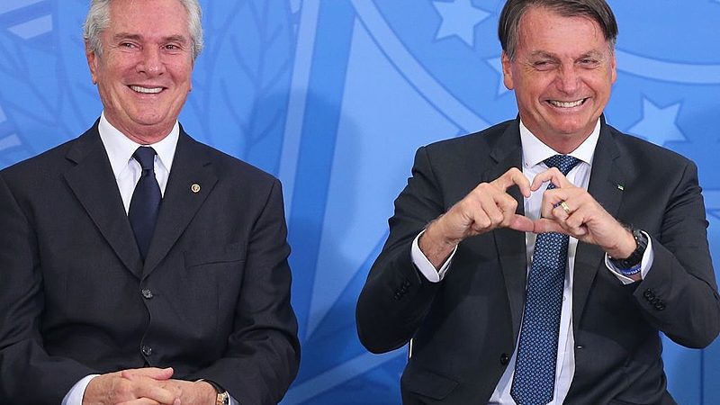Bolsonaro diz que a Petrobras vai anunciar redução no preço do combustível