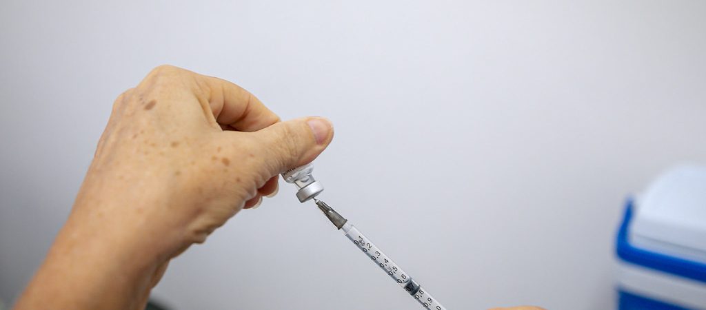 Vacinação contra a Covid-19 acontece normalmente neste feriado em Camaçari