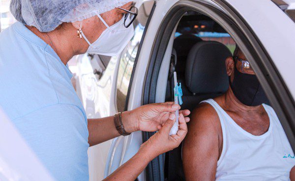 Camaçari inicia vacinação da terceira dose contra Covid-19 nesta sexta (10)