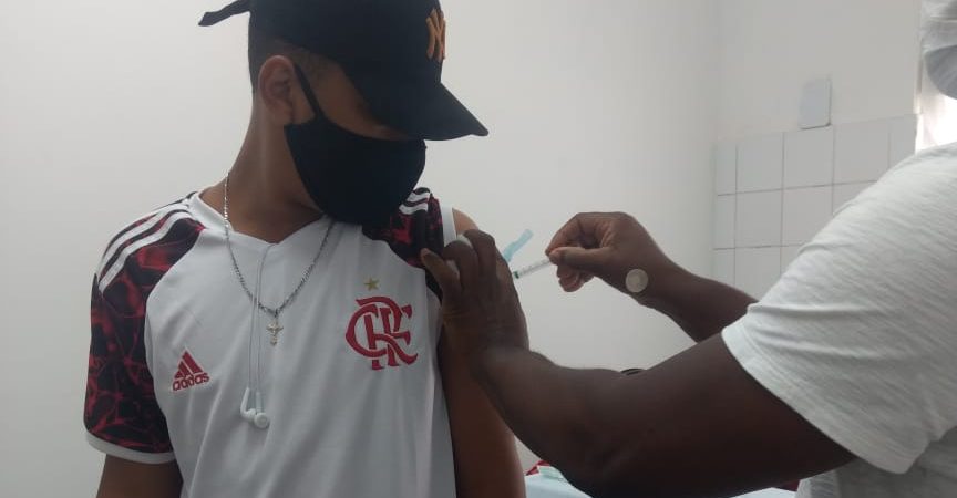 Vacinação de adolescentes com e sem comorbidades é suspensa em Camaçari