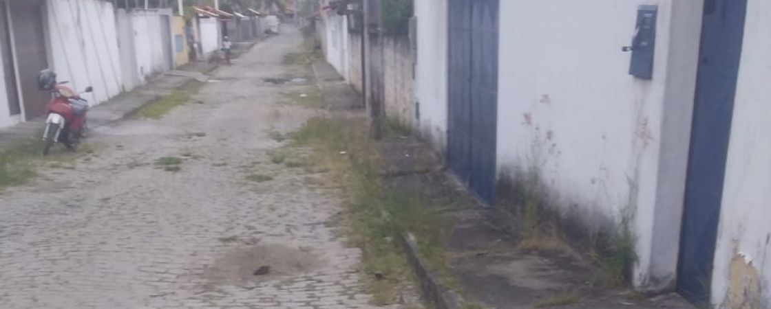 VÍDEO: Moradores de Barra do Jacuípe reclamam de descaso na rua do Colégio