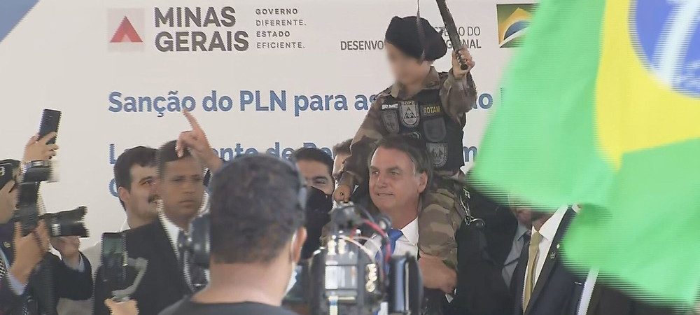 80 entidades denunciam Bolsonaro após foto de criança com arma de brinquedo