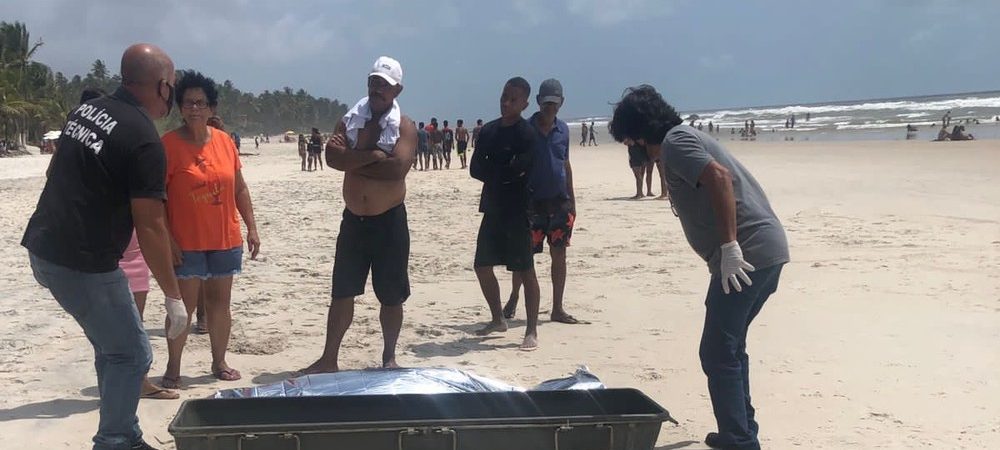 BA: Mulher morre afogada durante excursão para a praia