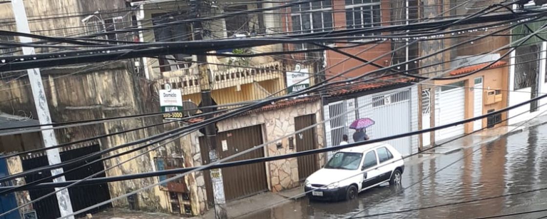 Bairros de Salvador sofrem com falta de energia após chuva