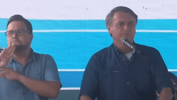 Bolsonaro anuncia auxílio diesel para  caminhoneiros