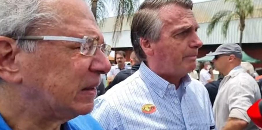 Bolsonaro diz que não vai interferir no preço dos combustíveis e prevê novo reajuste