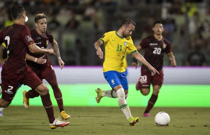 Brasil vence a Venezuela de virada e mantém 100% de aproveitamento nas Eliminatórias da Copa