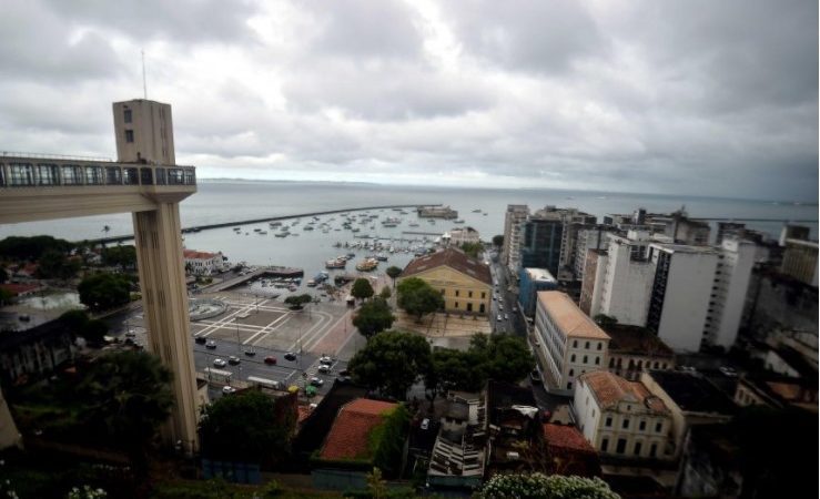 Defesa Civil alerta para fim de semana chuvoso com risco de alagamentos em Salvador