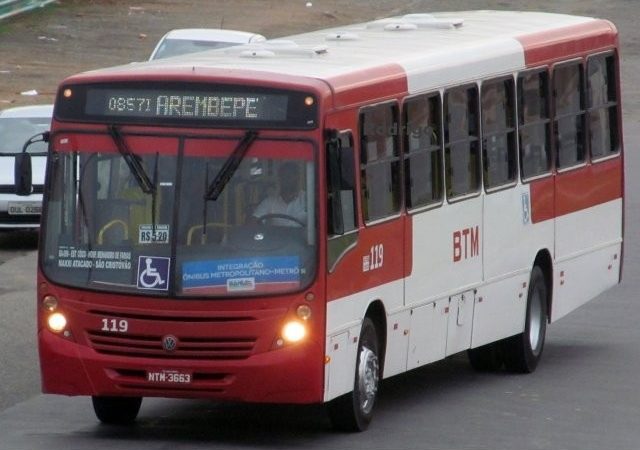 Passageiros reclamam da linha Estação Aeroporto x Arembepe: “Ônibus velhos que demoram para passar”