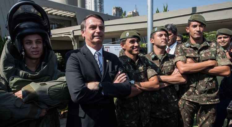 Bolsonaro pediu para questões do Enem tratarem Golpe de 1964 como revolução, dizem servidores