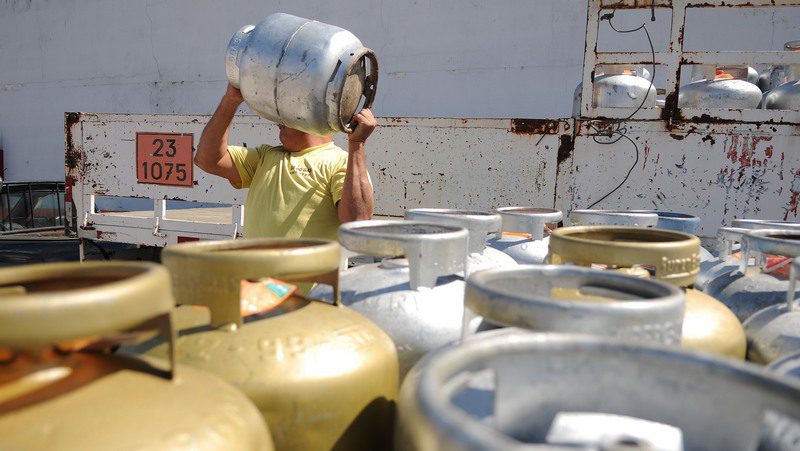 Desabastecimento: Salvador e cidades do interior relatam escassez do gás de cozinha