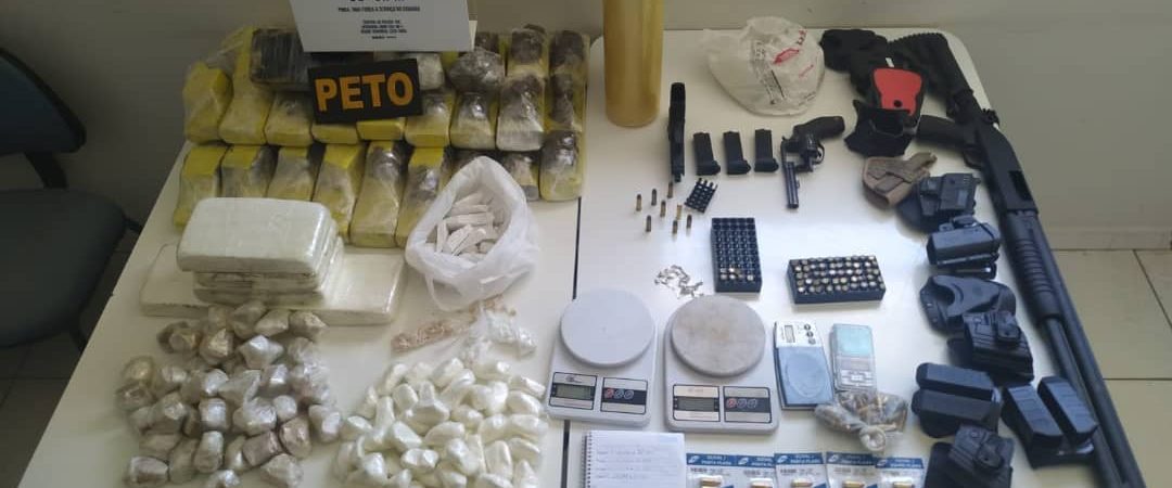 Homem é preso com 36 kg de drogas, armas e munição em cidade do interior da Bahia