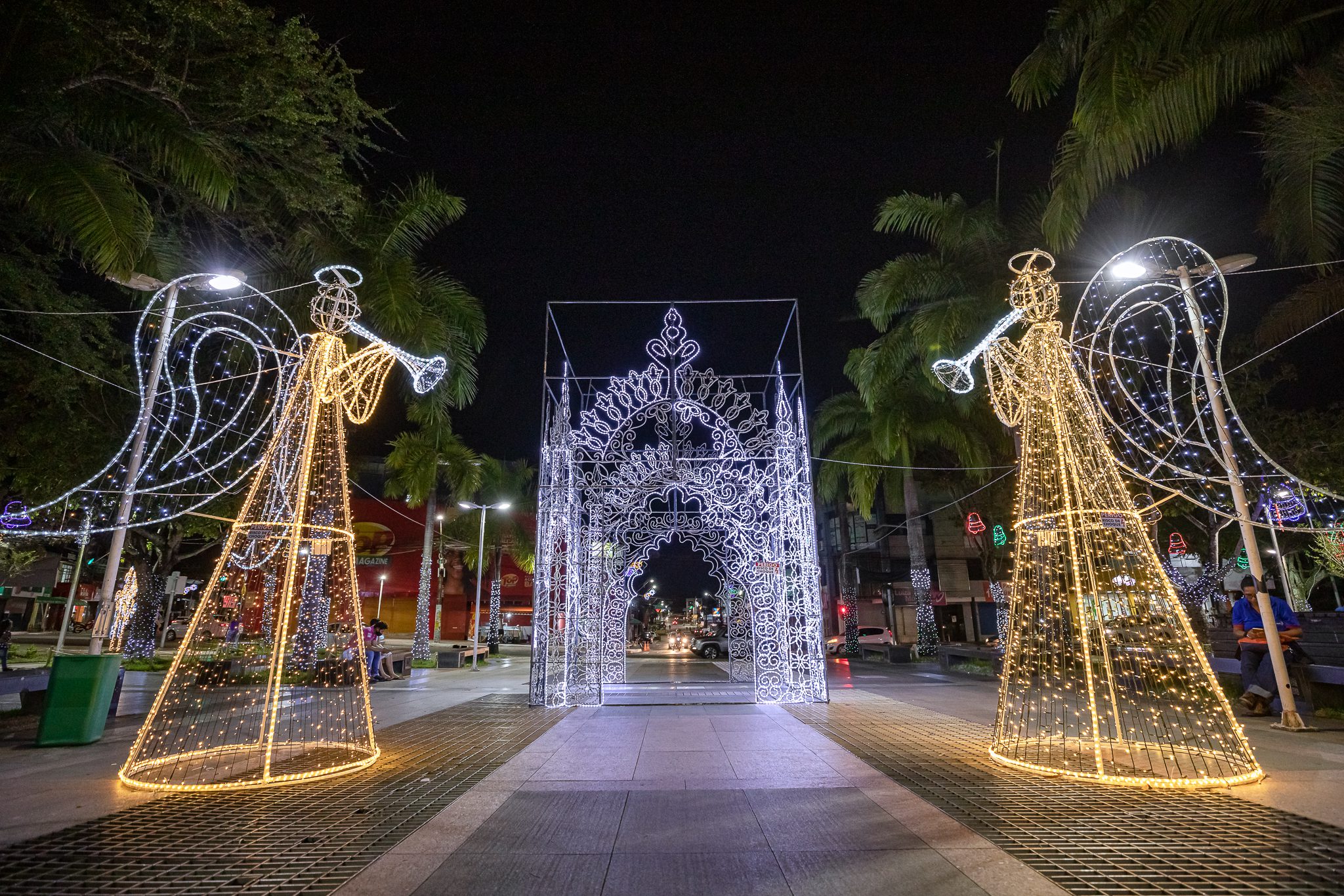 Decoração de Natal está 90% concluída em Camaçari - BAHIA NO AR