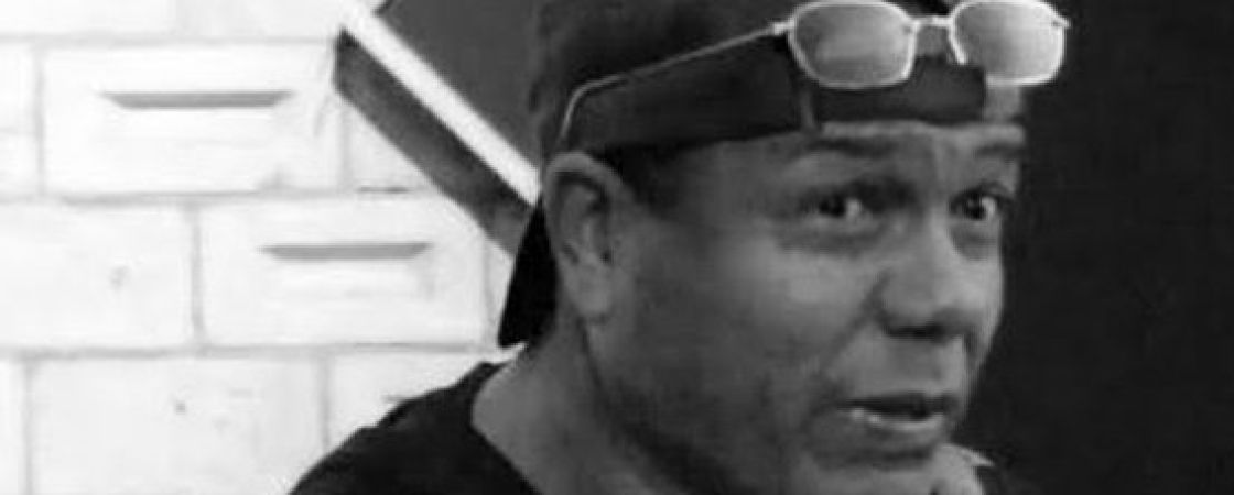 Ex-cantor da banda Calcinha Preta é encontrado morto dentro de casa com golpes de faca