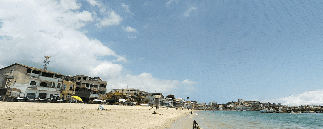 Homem morre após ser baleado em praia de Salvador