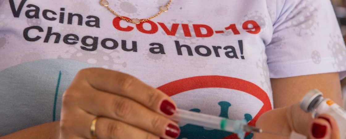 Lauro de Freitas torna obrigatória vacinação de servidores contra a Covid-19