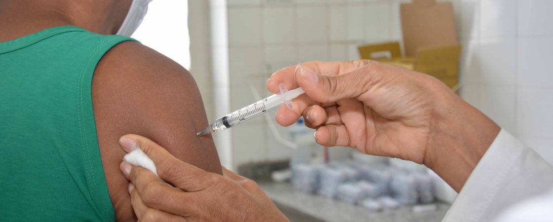 Salvador retoma vacinação contra a Covid-19 na segunda-feira