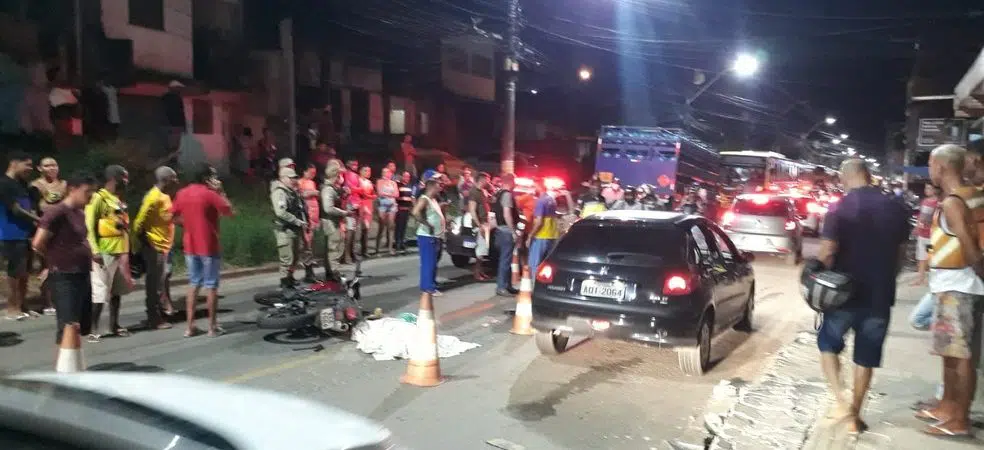 Batida entre moto e caminhão deixa um morto em Salvador