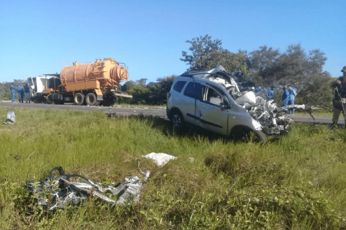 Acidente com caminhão da Embasa deixa motorista morto na Linha Verde