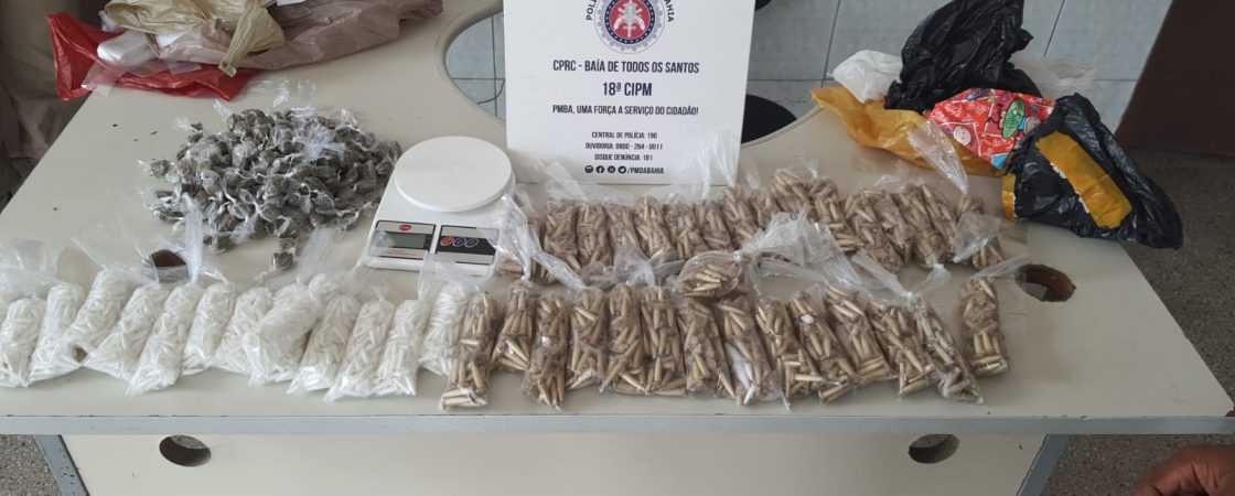 Dois homens são presos com mais de 3 mil pinos de cocaína e 260 trouxas de maconha