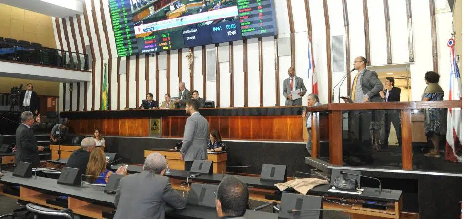Deputados aprovam aumento salarial para governador e servidores do estado da Bahia