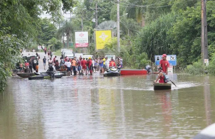 Cai número de desabrigados pelas chuvas na Bahia