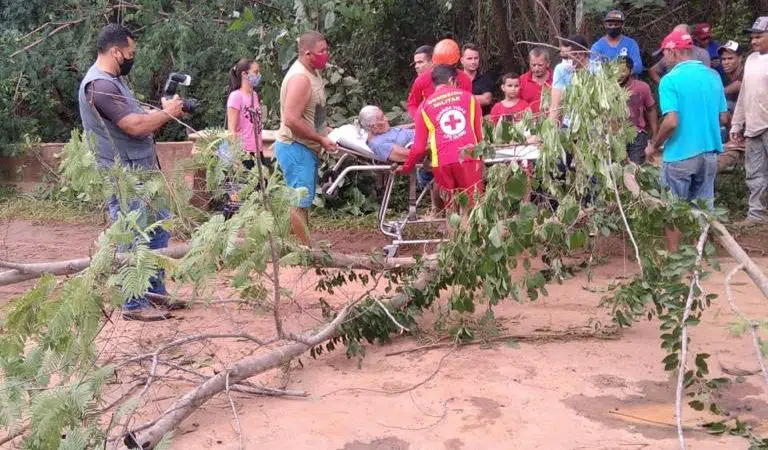 Chuvas na Bahia: Corpo de Bombeiros diz que alimentos e água são demandas mais urgentes