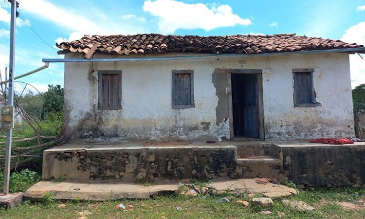 Corpo de homem é encontrado em estado avançado de decomposição dentro de casa no interior da Bahia
