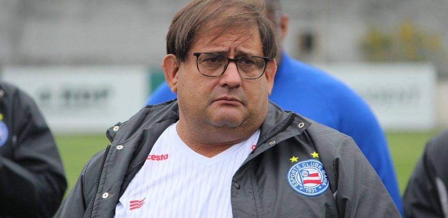 “Nossa equipe fez até um jogo aceitável”, diz Guto Ferreira após derrota do Bahia