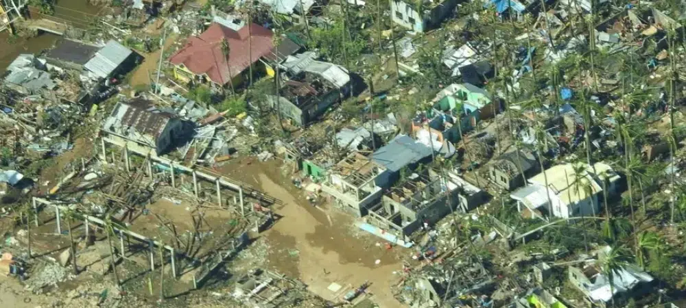 Cenário de guerra: Tufão deixa 375 mortos, 500 feridos, 300 mil desalojados e 56 desaparecidos