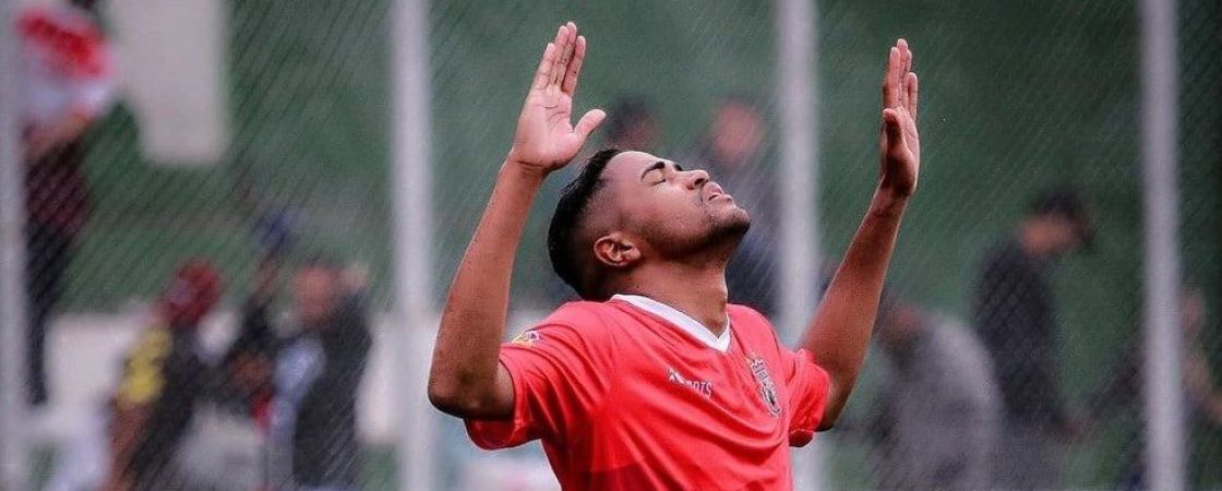 Jogador de futebol é achado morto no litoral de São Paulo