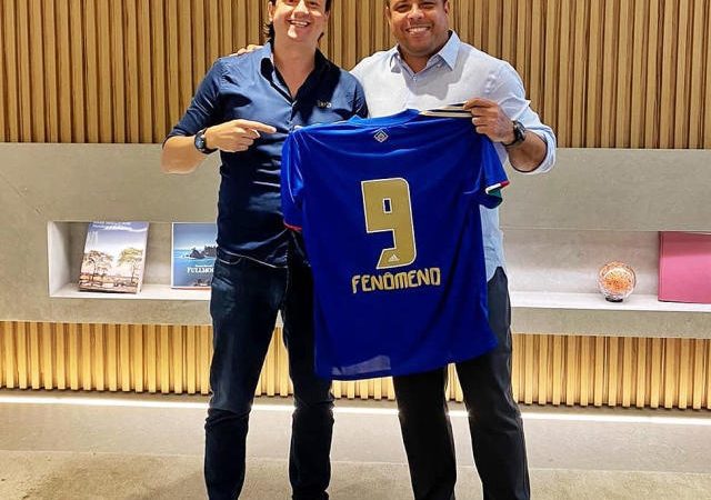 Ronaldo Fenômeno anuncia compra do Cruzeiro