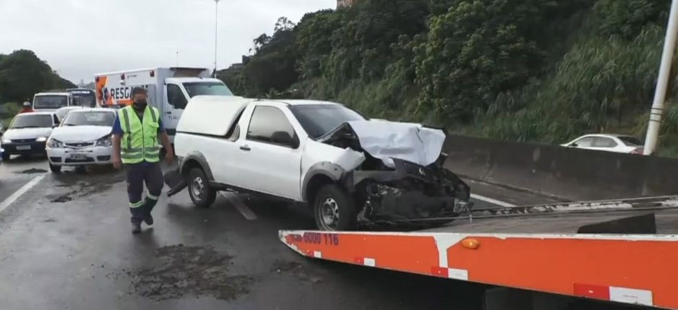 Salvador: Acidente entre 4 carros causa lentidão na BR-324